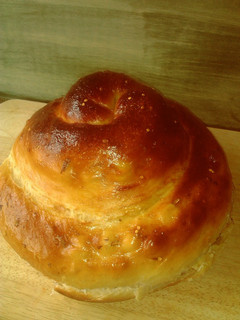 Una foto de Pan brioche con queso, ligeramente picante {en panificadora}
