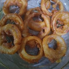 A picture of Crispy onion rings pakorey.