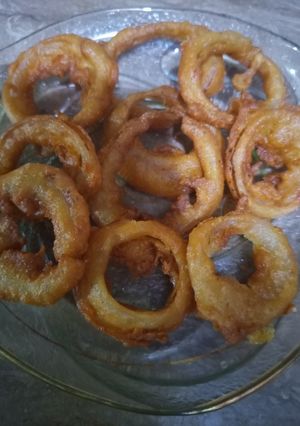A picture of Crispy onion rings pakorey.