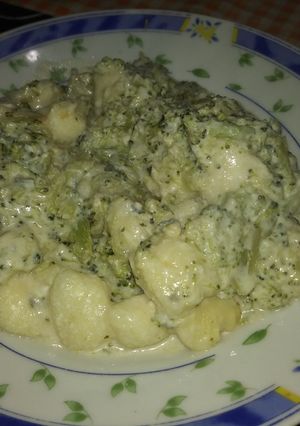 Una foto de Ñoquis de ricota con salsa de brócoli y queso azul