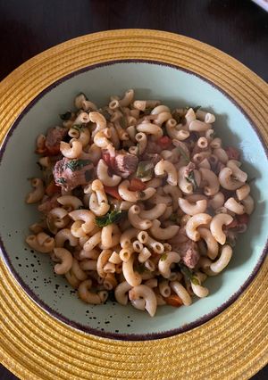 A picture of Macaroni with chicken.