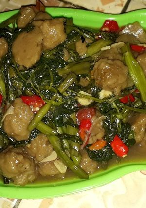 Foto resep Tumis kangkung mix bakso saus tiram