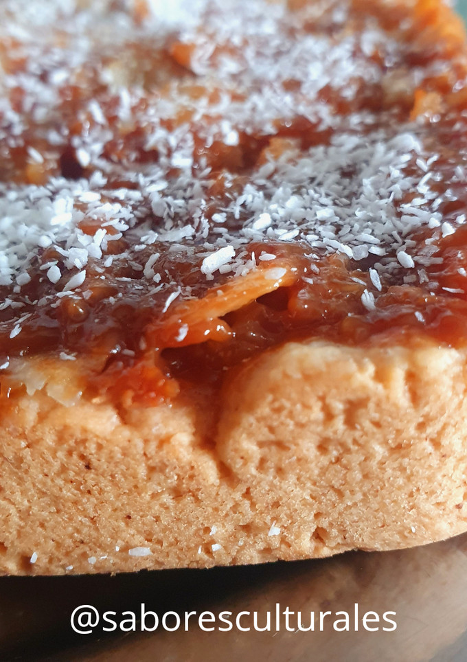 Una foto de Tarta de coco 🥥 rallado y en escamas con dulce de leche en la flip