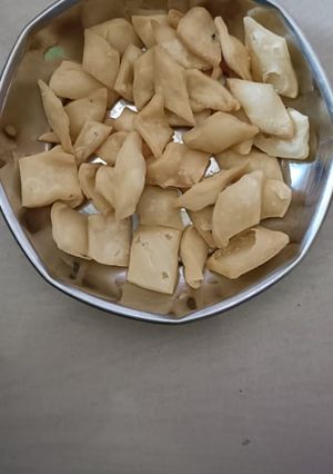 नमक पारे (Namakpare recipe in hindi) रेसिपी मुख्य फोटो