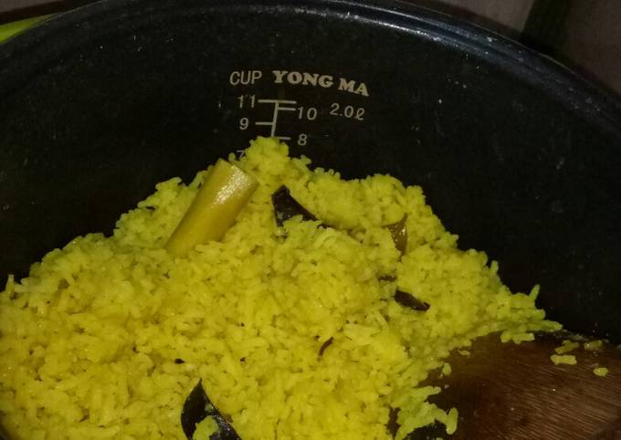 Resep Nasi Kuning Wangi Oleh Merrywiwi Cookpad 9134