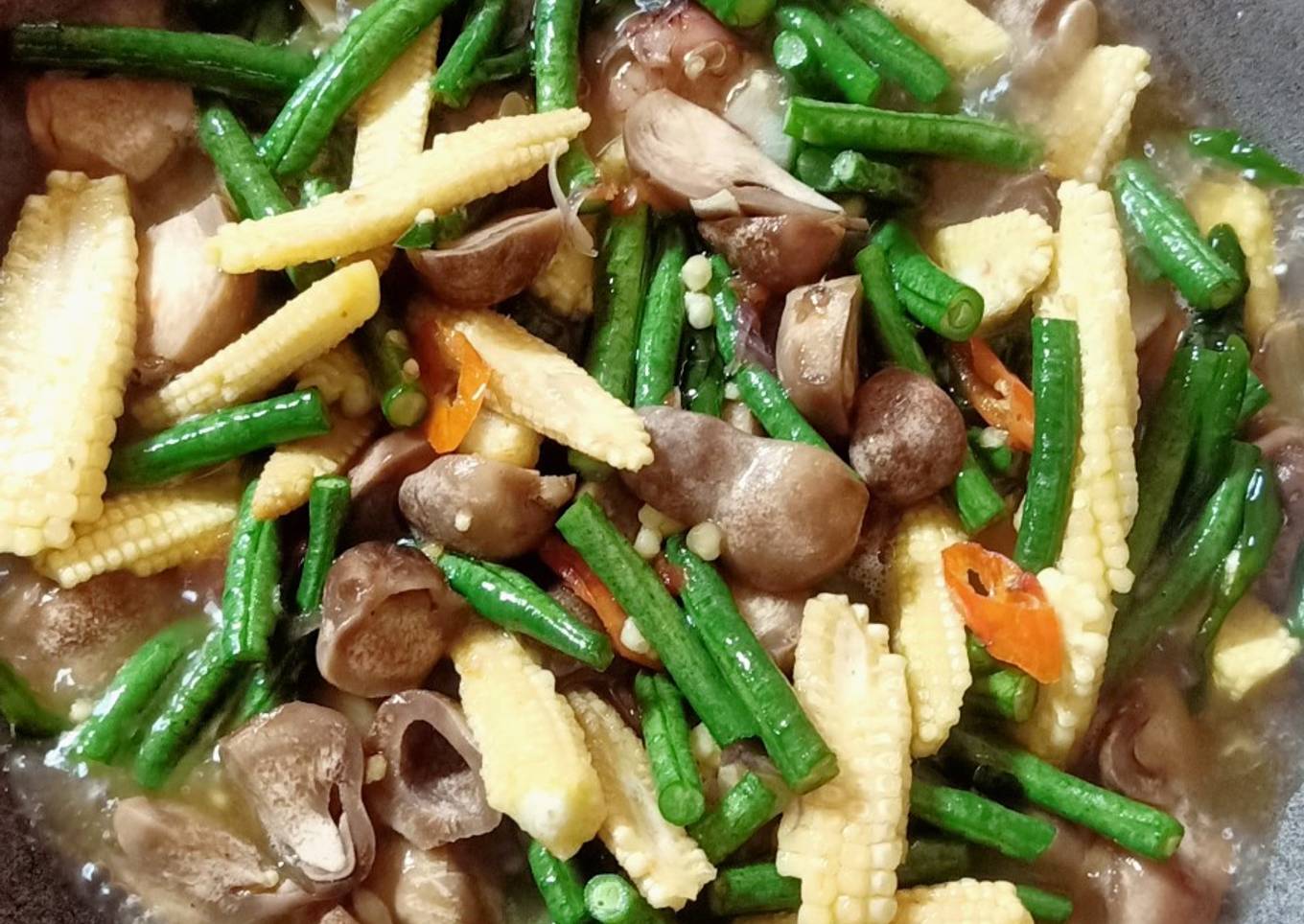 Tumis kacang panjang, soleng dan jamur kancing