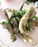 Chân gà hấp hành