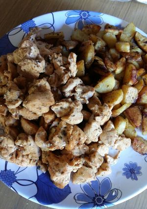 Una foto de Pechuga al horno con limón y óregano a la bolsa con papas