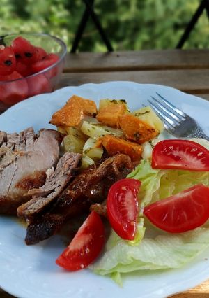 Colában sült pulykacomb petrezselymes sült burgonyával recept fotója