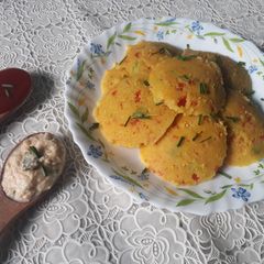 A picture of Oats and semolina idli.