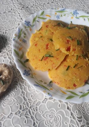 A picture of Oats and semolina idli.