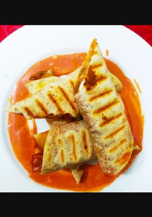 चिली पनीर फ्रेंकी (रोल) (Chilli paneer frankie /roll recipe in Hindi) रेसिपी मुख्य फोटो