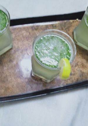 A picture of Virgin mohito.