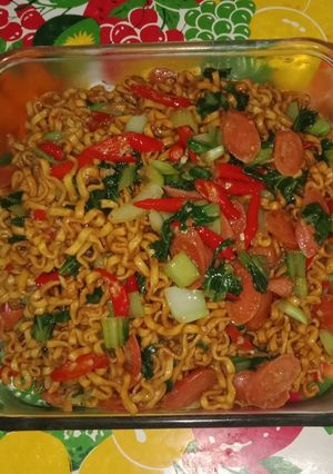 Foto resep Mie Goreng Burung Dara Sosis dengan sayur pakcoy