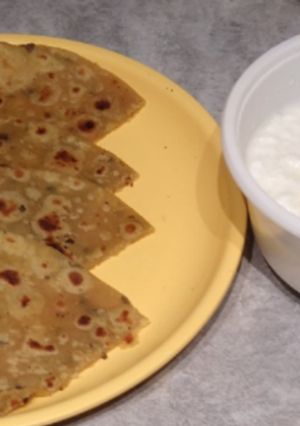 A picture of Daal Paratha.