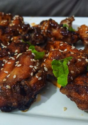A picture of Honey bbq wings.
