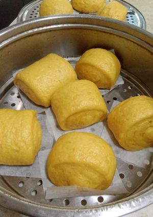 A picture of Golden Pumpkin Steamed Buns.