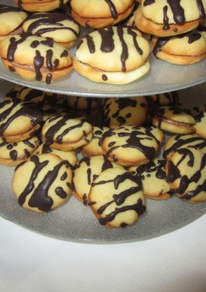 O poză a rețetei Paleuri cu cremă ganache de ciocolată.