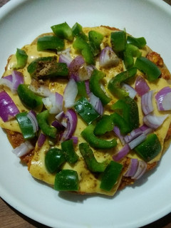 பன்னீர் புர்ஜி பீசா (Paneer burji pizza recipe in tamil) செய்முறை முக்கிய புகைப்படம்