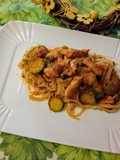 Spaghetti zucchine capperi filetti di sgombro