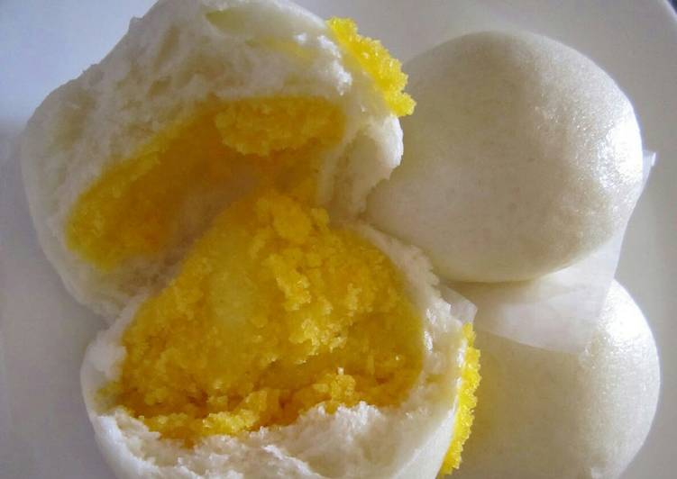Egg custard Buns/ Bapao