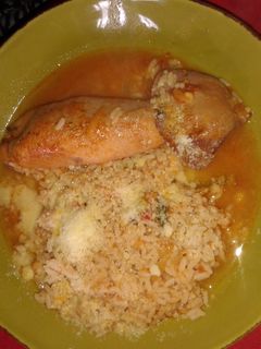 Una foto de Calamares rellenos y arroz 