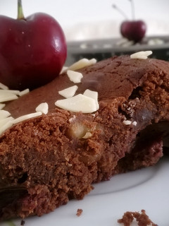 Una foto de Brownie de cerezas