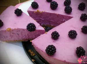 Foto principal de Tarta de moras silvestres (sin horno)