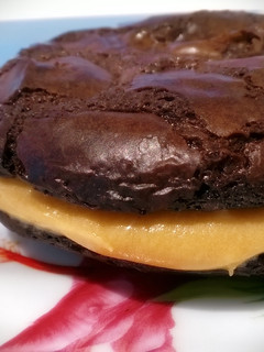 Foto principal de Galletas Brownie con crema de dulce de leche