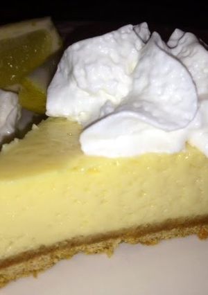 A picture of Easy & Creamy Lemon Pie.