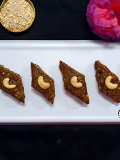 अलसी और ओट्स की कतली (alsi aur oats ki katli recipe in Hindi) रेसिपी मुख्य फोटो