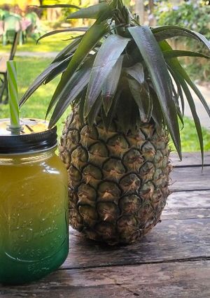 A picture of Pineapple and mint juice.