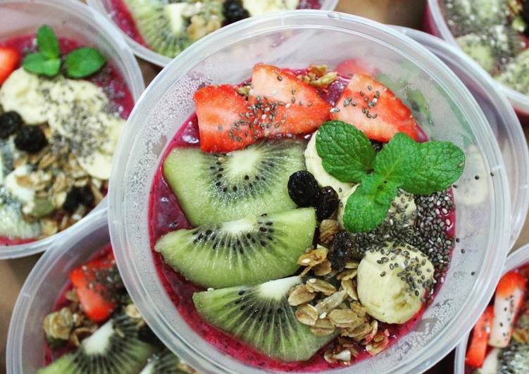 Resep Healthy Pitaya Smoothies Bowl 🍌🥭🍓 yang Enak Banget