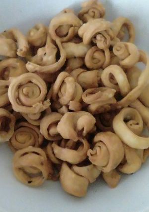 नमक पारे के रोल (Namak Pare ke roll Recipe in hindi) रेसिपी मुख्य फोटो