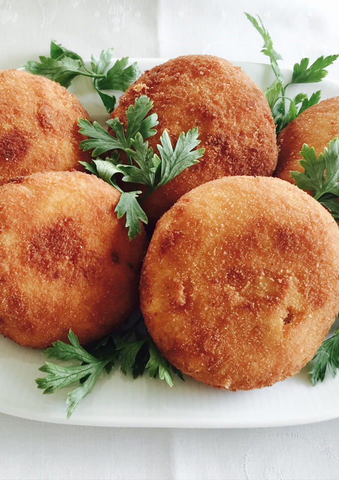 Una foto de Tortas de patata rellenas de atún 