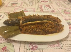 Una foto de Lubina rellena de verduras