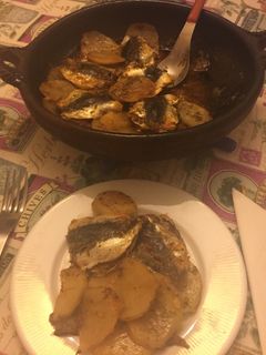 Una foto de Sardinas con patatas