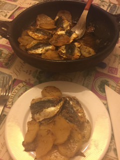Una foto de Sardinas con patatas