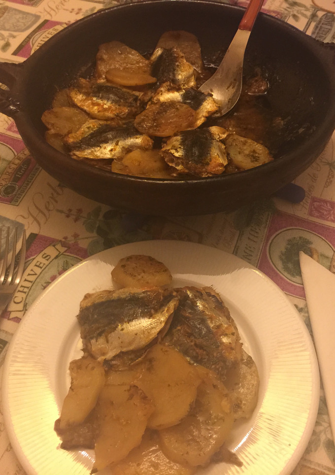 Una foto de Sardinas con patatas