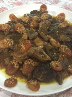 Una foto de Carne con orejones caramelizados 