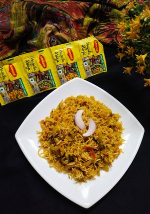 वेजी मैगी मसाला राइस (veggie maggi masala rice recipe in Hindi) रेसिपी मुख्य फोटो