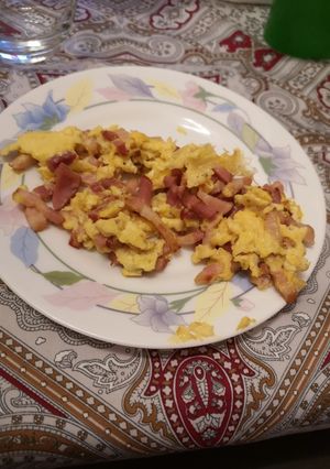 Una foto de Revuelto queso y bacon