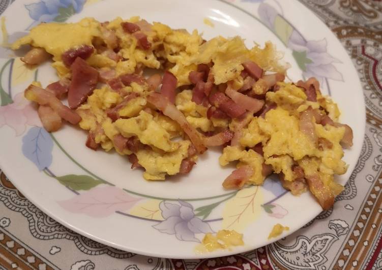 Revuelto queso y bacon