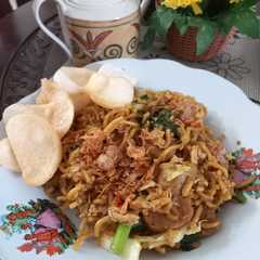 A picture of Mie Goreng Nyemek.