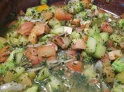 Una foto de cebolla tomate ensalada
