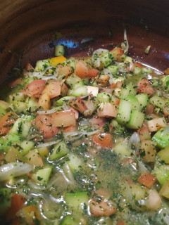 Una foto de Slatet Jiar u banadura/ Ensalada de pepino y tomate