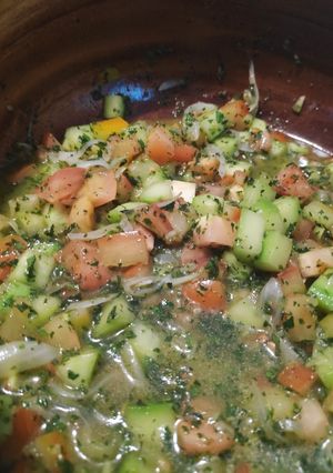 Una foto de Slatet Jiar u banadura/ Ensalada de pepino y tomate