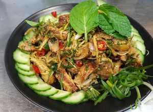 รูปของ ก้อยหมูย่างมะม่วงเปรี้ยว#รักบ้านเกิด