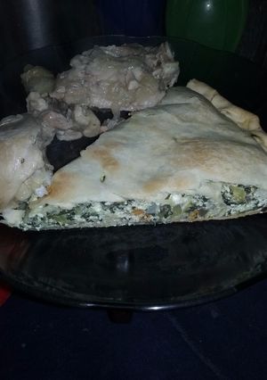 Una foto de Tarta de acelga y ricota con pollo a la olla