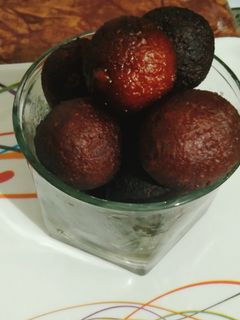 मावाचे गुलाबजाम (mava gulab jamun recipe in marathi) रेसिपी चे मुख्य फोटो